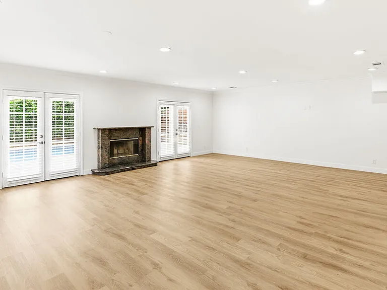 23114 Mariano St — Photo 20