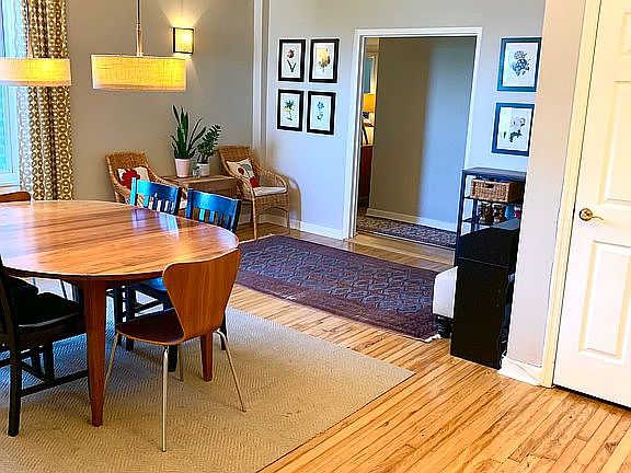 Dining & Foyer 