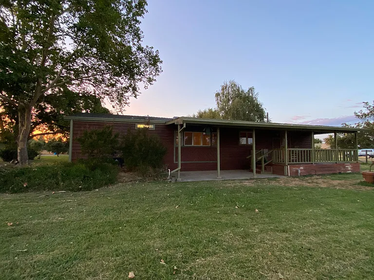 23443 Hamilton Ave — Photo 4