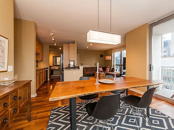 200 W Grand Ave, Chicago, IL