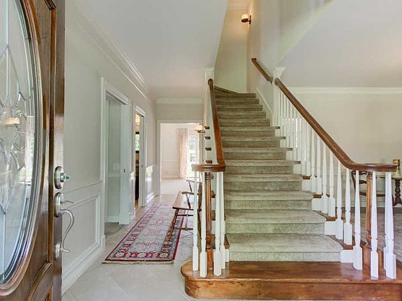 2nd image of 815 Weatherby Dr