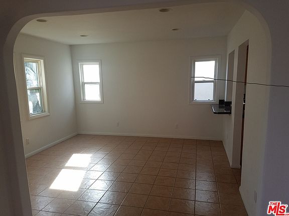3rd image of 7607 S Hobart Blvd