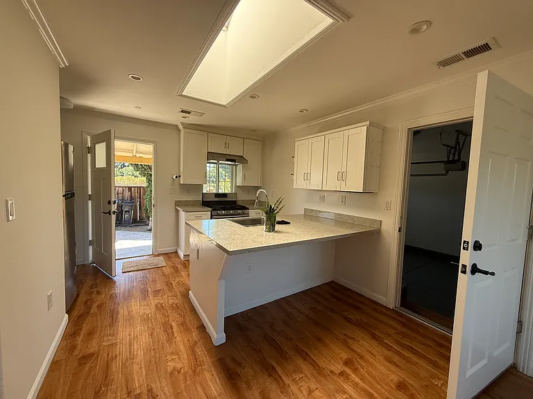 1761 Parkmoor Ave — Photo 9