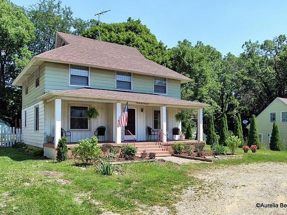 3rd image of 2521 Hillside Dr NW