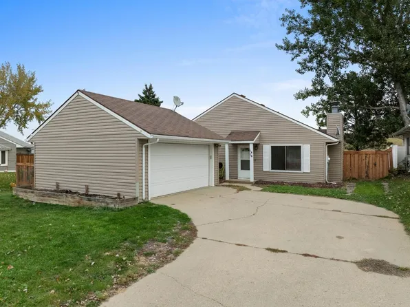 1416 Cottonwood Ave, Minot, ND 58701