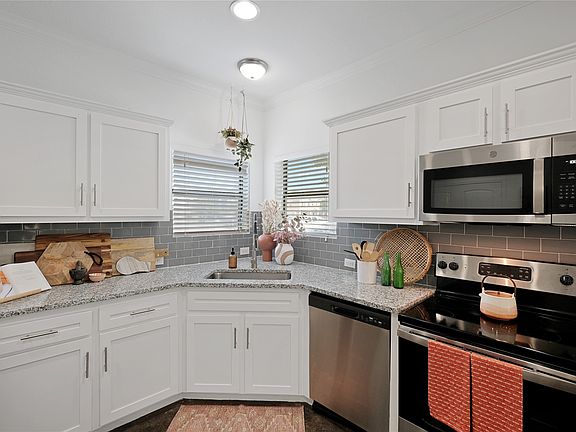 4th image of 13112-101 Englemann Dr #13112