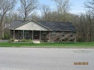 703 Wildwood Dr, Cassville, MO 65625