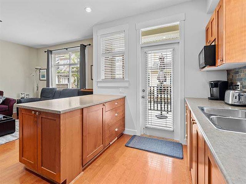 Surrey Townhouse for rent - 4 Bedrooms — photo 10