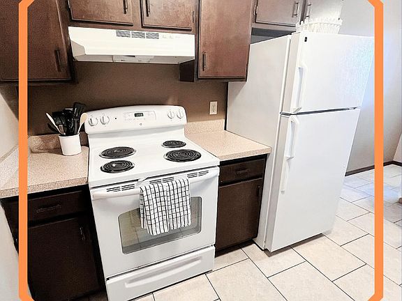 3rd image of 1843 Knox St #10