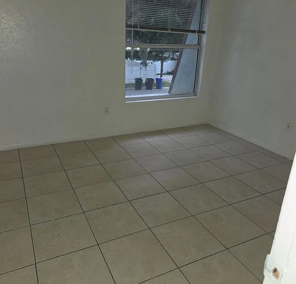 1033 W Sumner St — Photo 11
