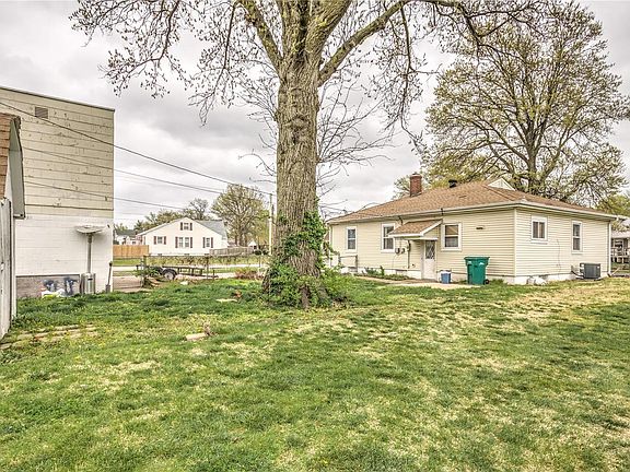 5th image of 2457 Benton St