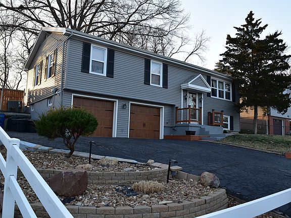 2nd image of 414 NW North Shore Dr