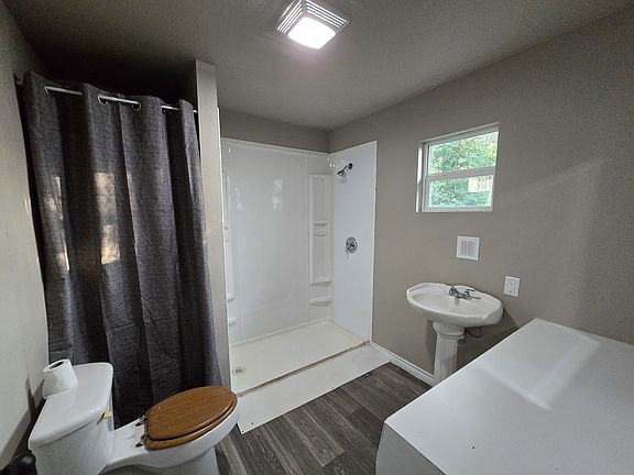 3rd image of 220 Avenue G