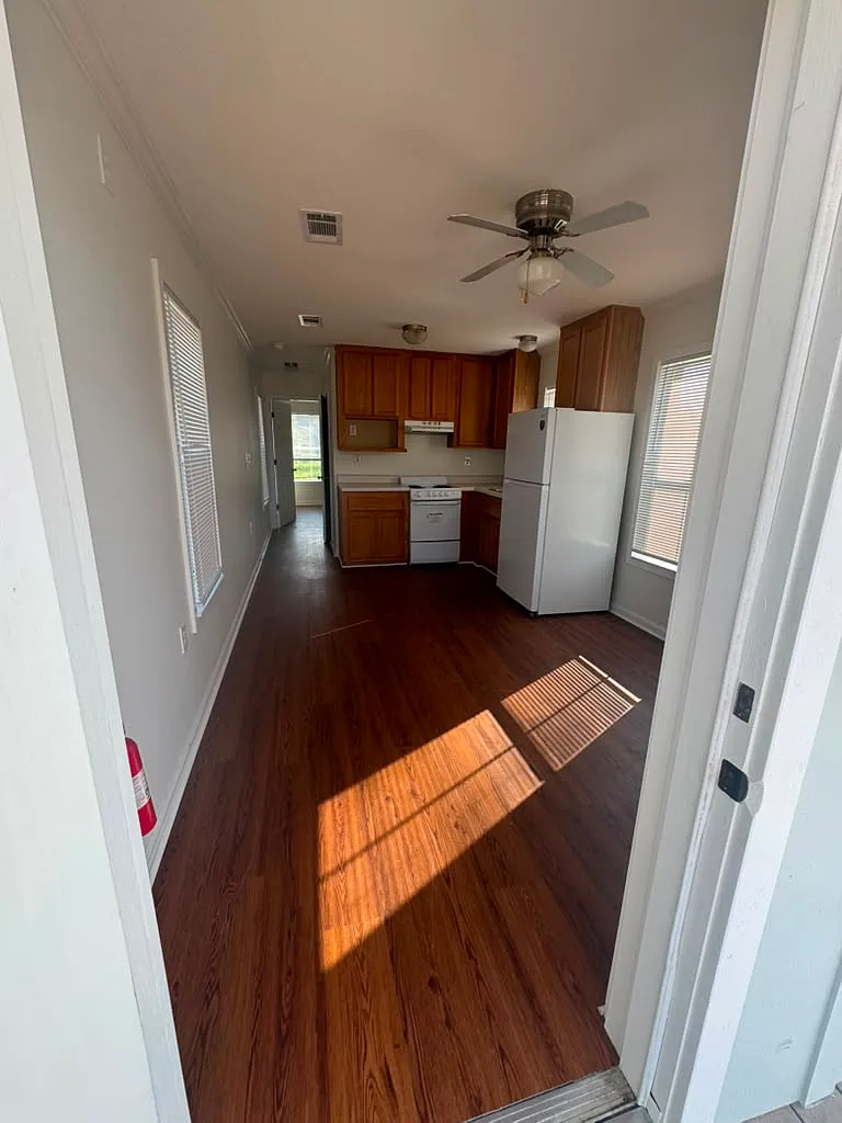 1 bed, 700 sqft, $1,050 — Photo 3