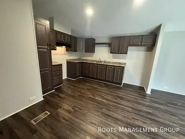 1325 N Franklin St #208 — Photo 3