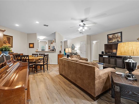 5th image of 336 Lema Dr