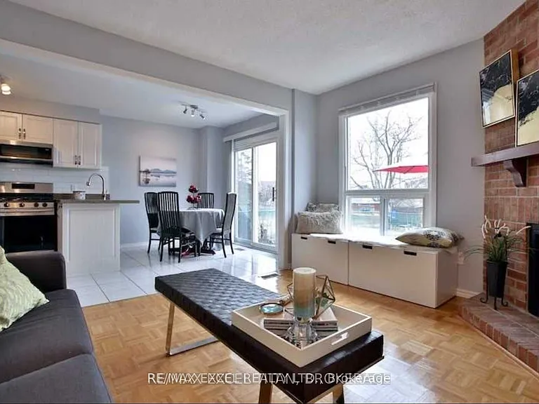 51 Hornchurch Cres — Photo 5