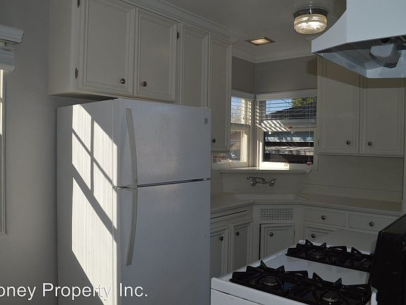 4th image of 714 Elm Ave