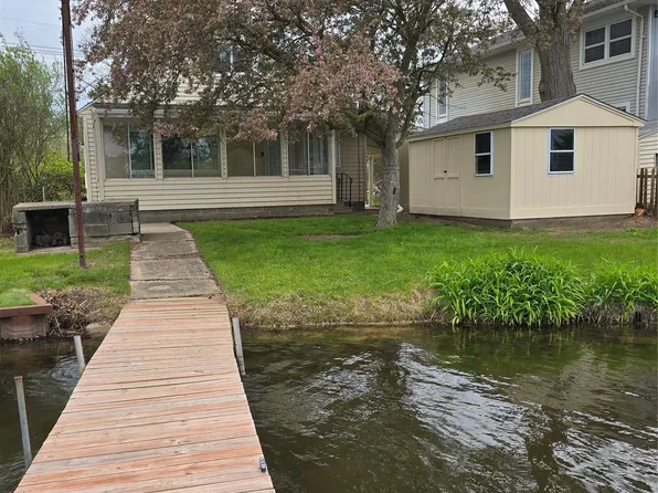 9114 Pontiac Lake Rd, White Lake, MI 48386