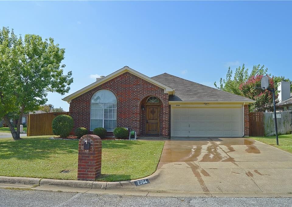1st image of 2704 Kempton Dr