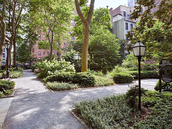 3rd image of 45 Tudor City Pl APT 1218