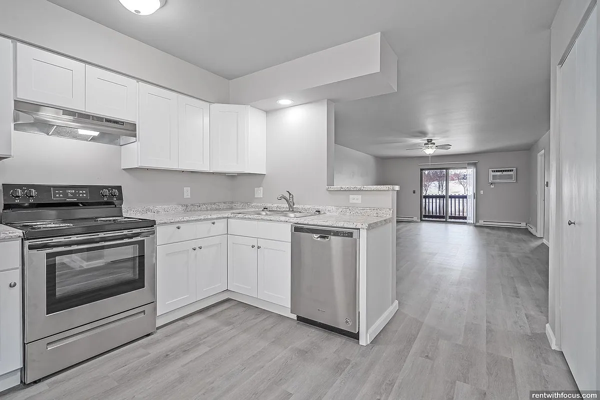 Building Photo - Fox Shores