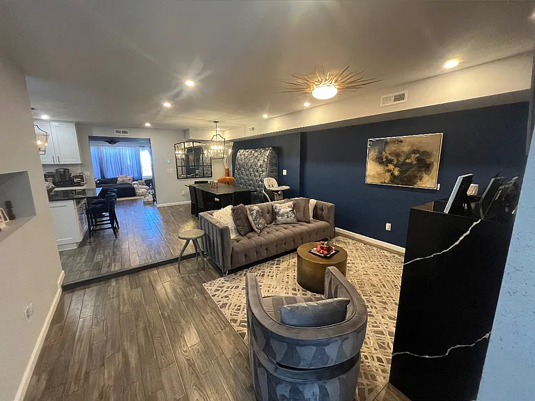 6515 Bergenwood Ave — Photo 3