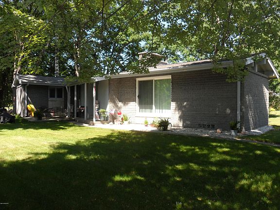4th image of 921 Woodlawn Ave