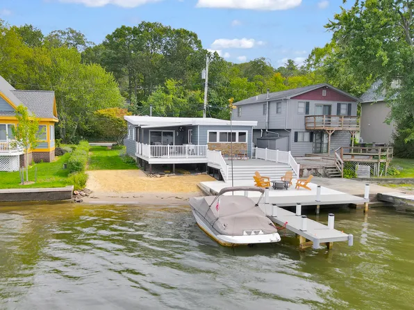 47 Forest Lake Dr, Hewitt, NJ 07421