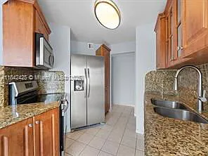 1820 W 53rd St — Photo 5