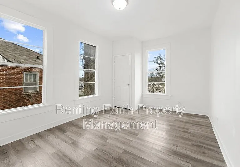 1563 Martin Ave — Photo 13
