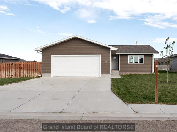 614 7th St, Phillips, NE 68865
