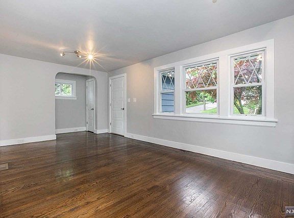 2nd image of 872 Lincoln Pl