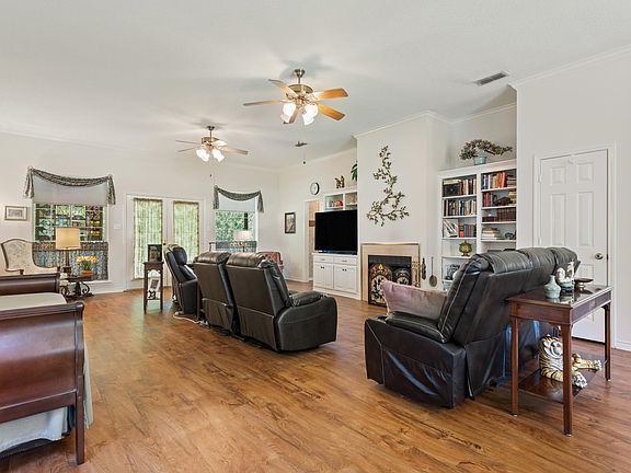 5th image of 212 Hideaway Ln E