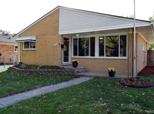 24617 Ursuline St, Saint Clair Shores, MI