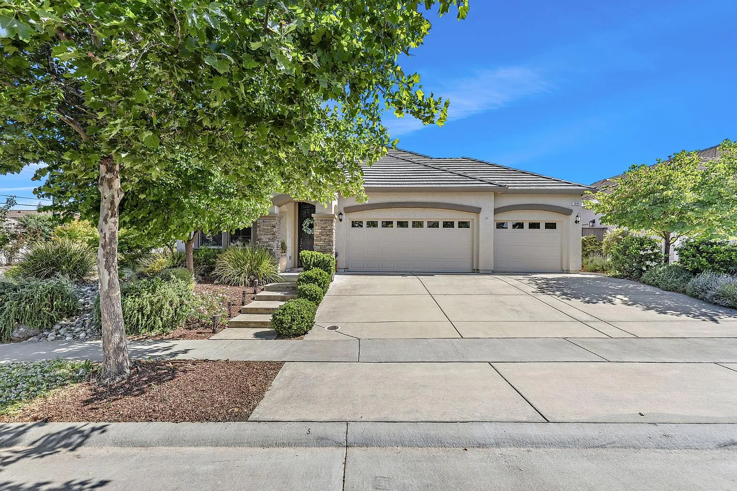 2096 Cattledrive Way photo 1