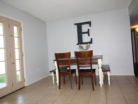 3rd image of 622 E Watson Dr