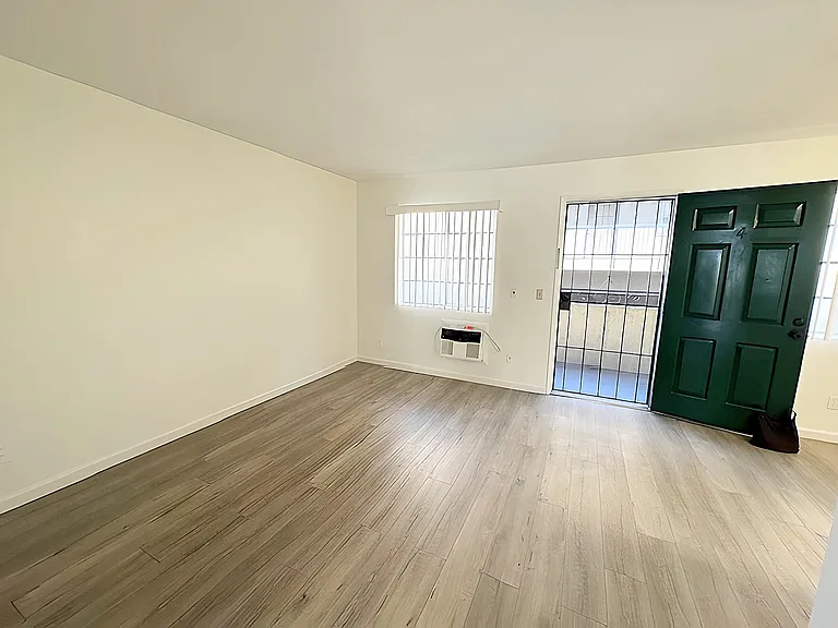 3963 Melrose Ave #4 — Photo 8
