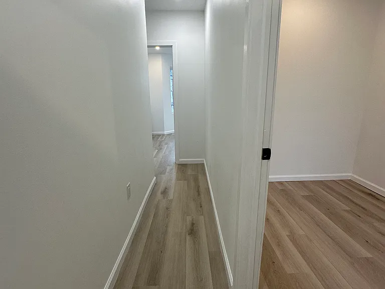 525 Perry St — Photo 24
