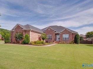 4905 Cove Valley Dr SE, Owens Cross Roads, AL 35763