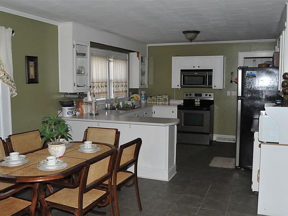 2nd image of 219 Bartley St