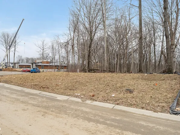 4330 Elmscott Rdg, Zionsville, IN 46077