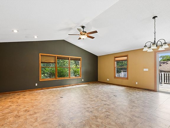 4th image of 2532 Roberts St