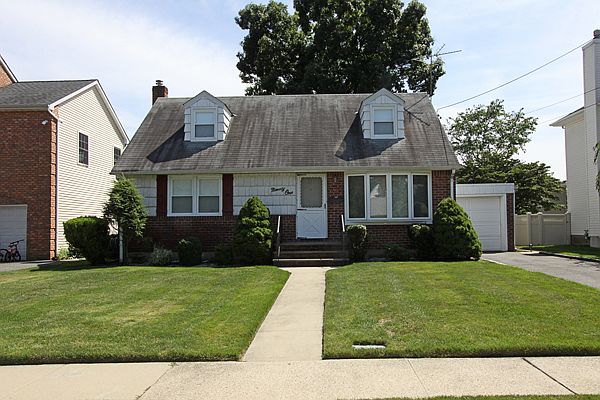 1st image of 91 Nassau Dr