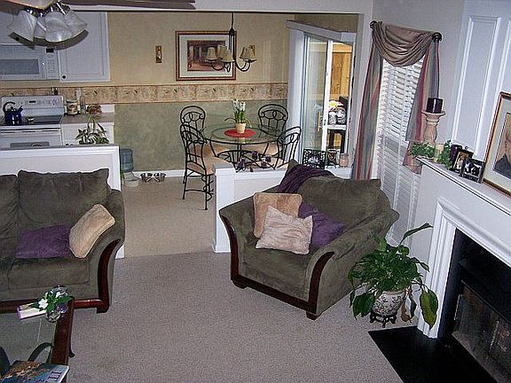 Breakfast Area, Living Rm 