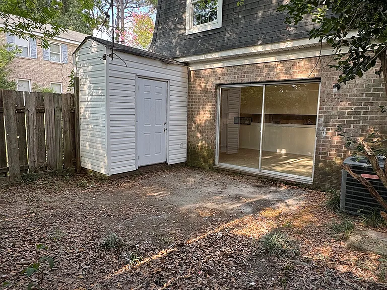 2390 Winston Way — Photo 10