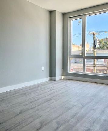 4th image of 20 22 College Point Blvd #3B