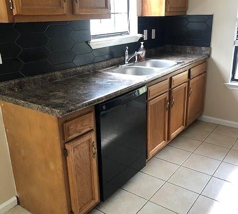 4th image of 7 Brighton Woods Ct