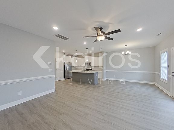 3rd image of 3705 Oak Leaf Way #F