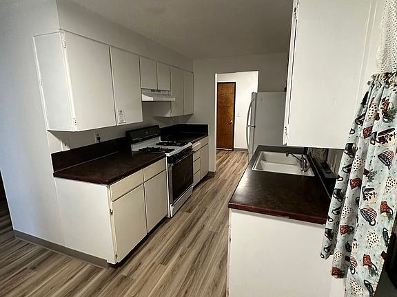 4th image of 1580 Larkspur Ave